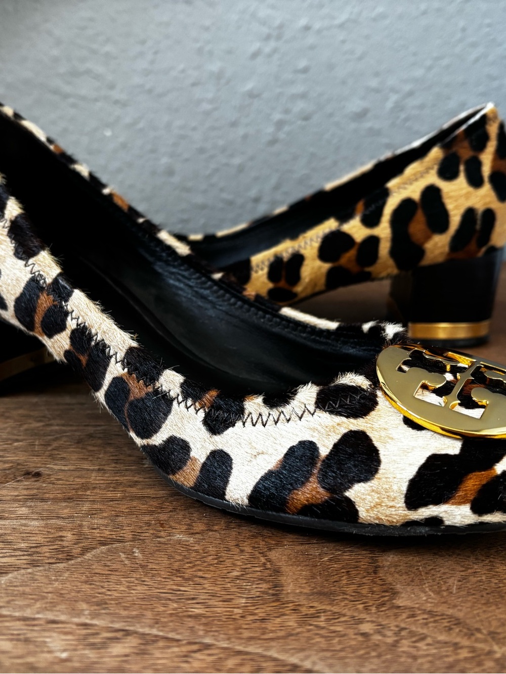 Tory Burch Amy Leopard-Print Low Block Heel Pumps (8) - Picture 9 of 11